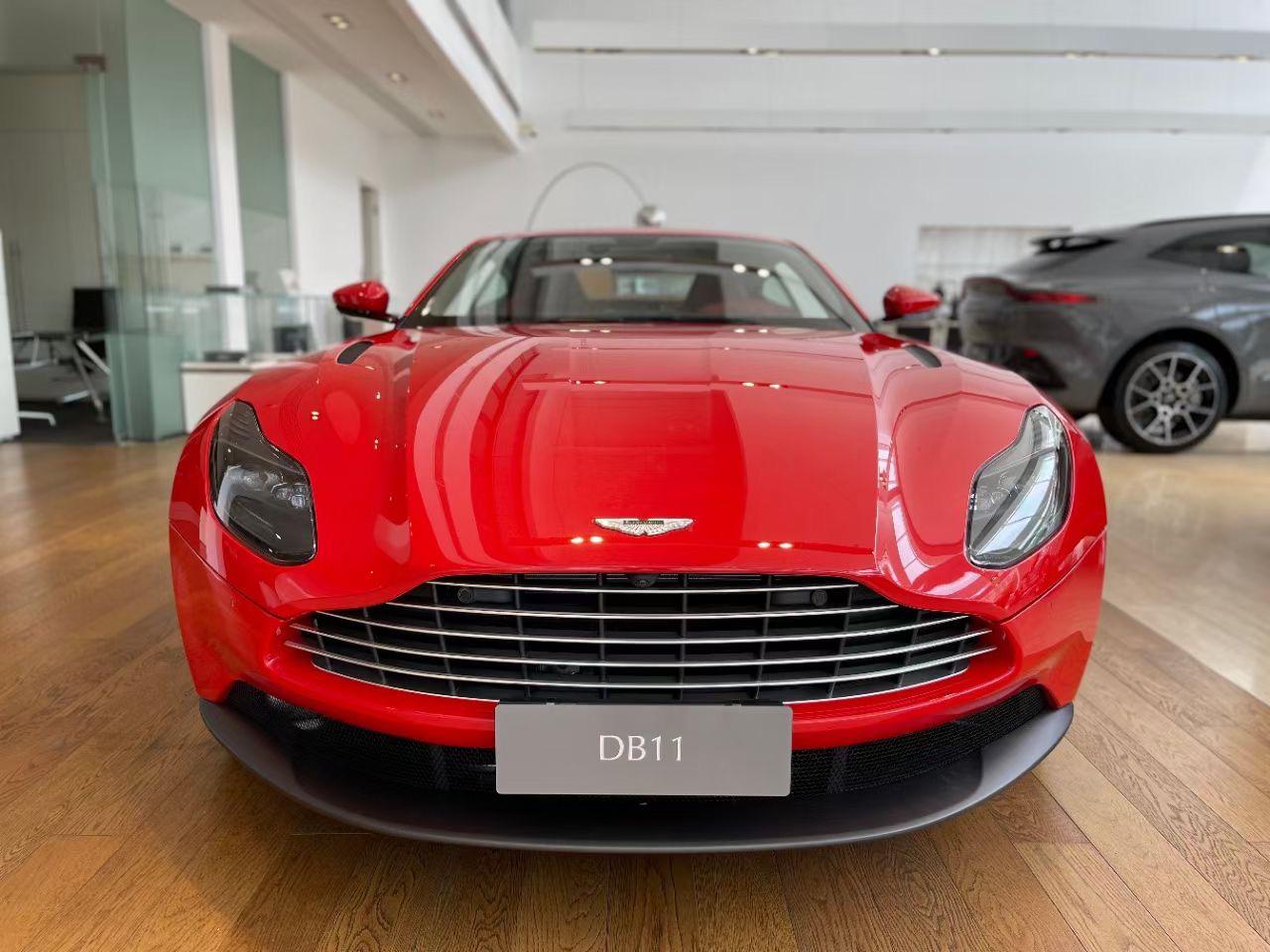 红色的db11是不是和这个车格调不符_阿斯顿·马丁db11车友圈_懂车帝