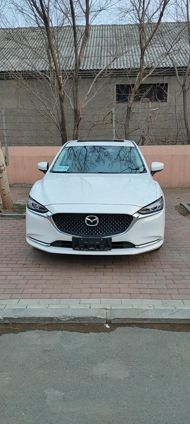 马自达2021款25白色阿特兹