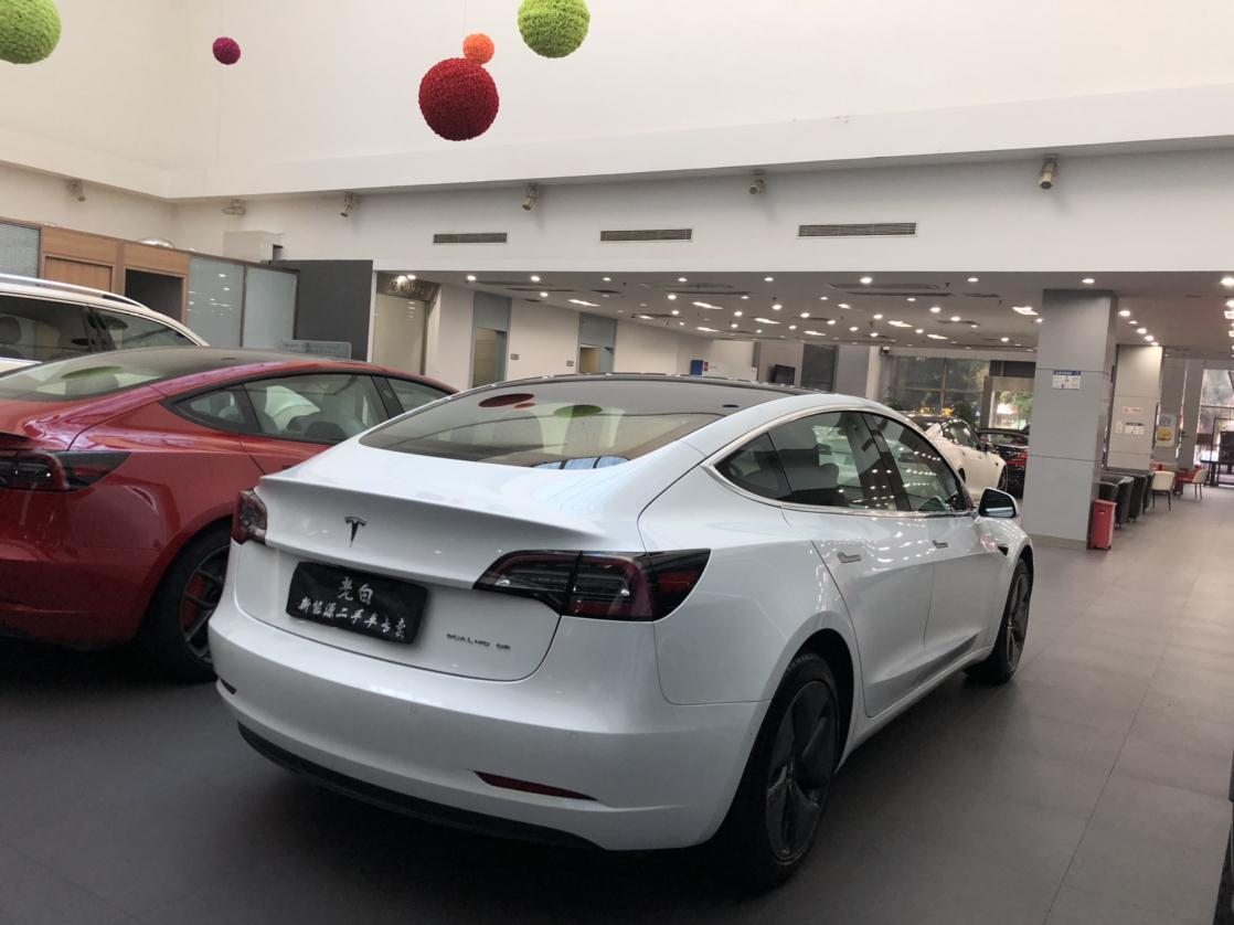 特斯拉model3