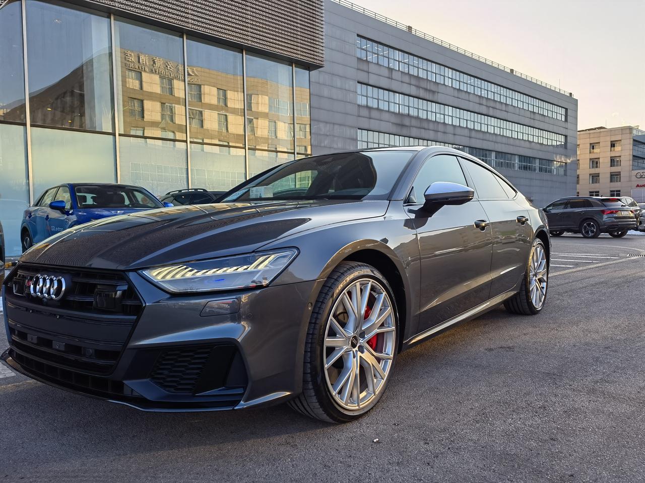 等了一年总算到了这应该是北京第一批22款s7了吧