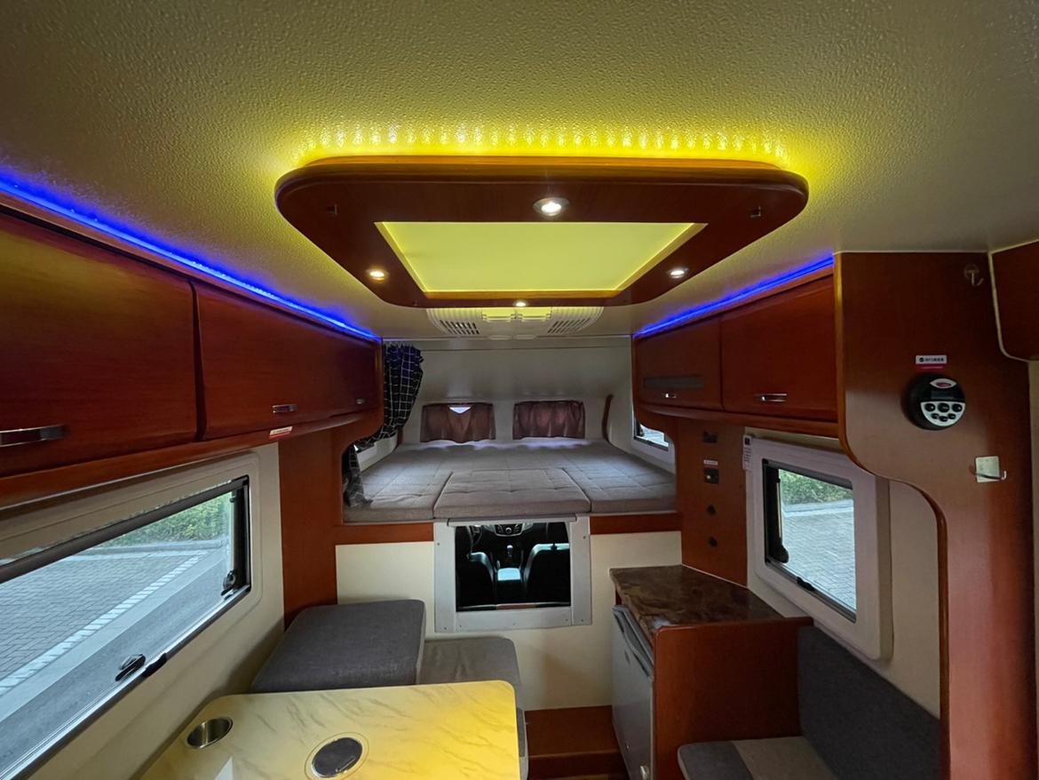 黄海巨威牛二四驱c型房车