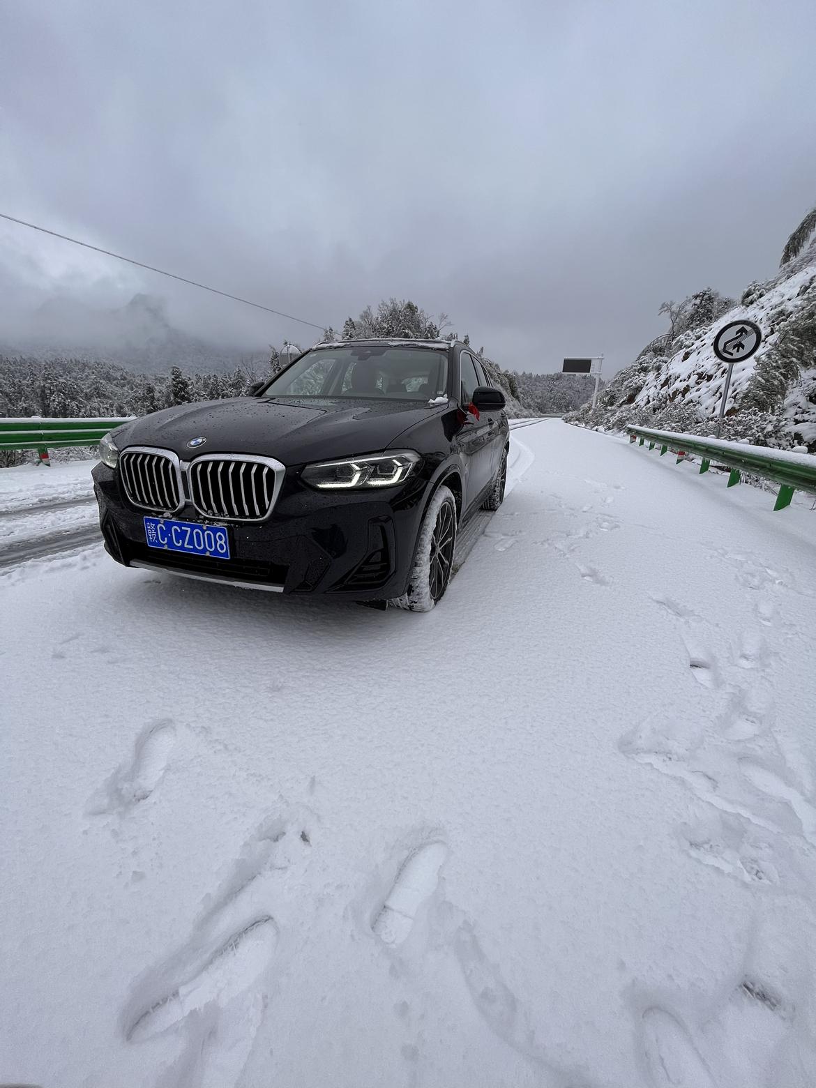 宝马x3雪地表现图片