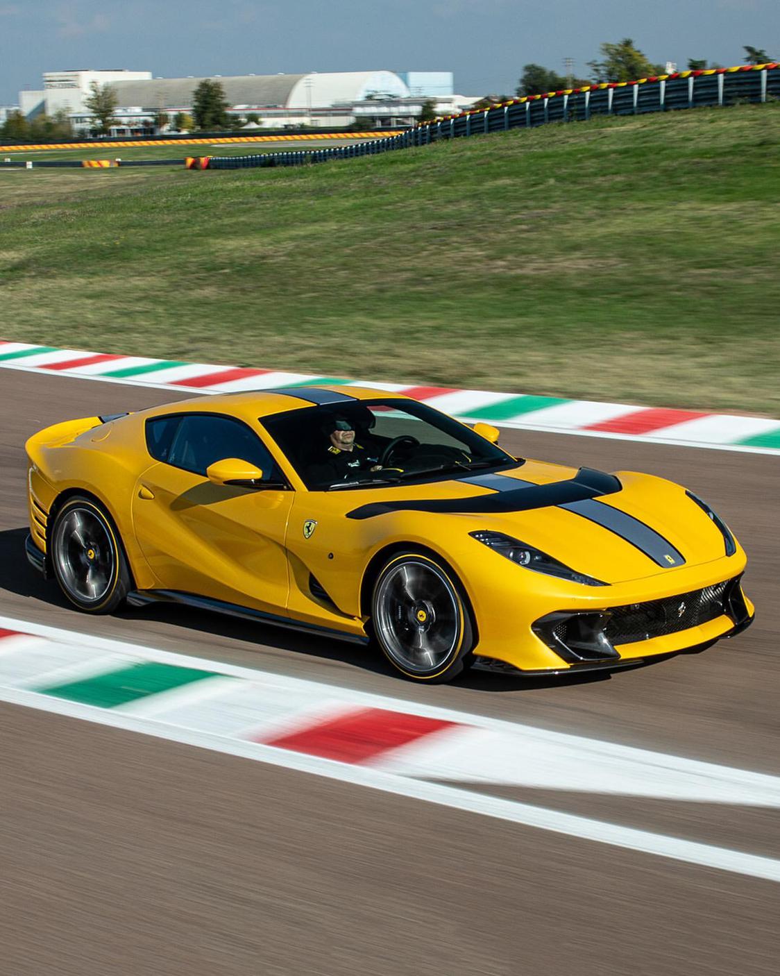 2022款法拉利812上市