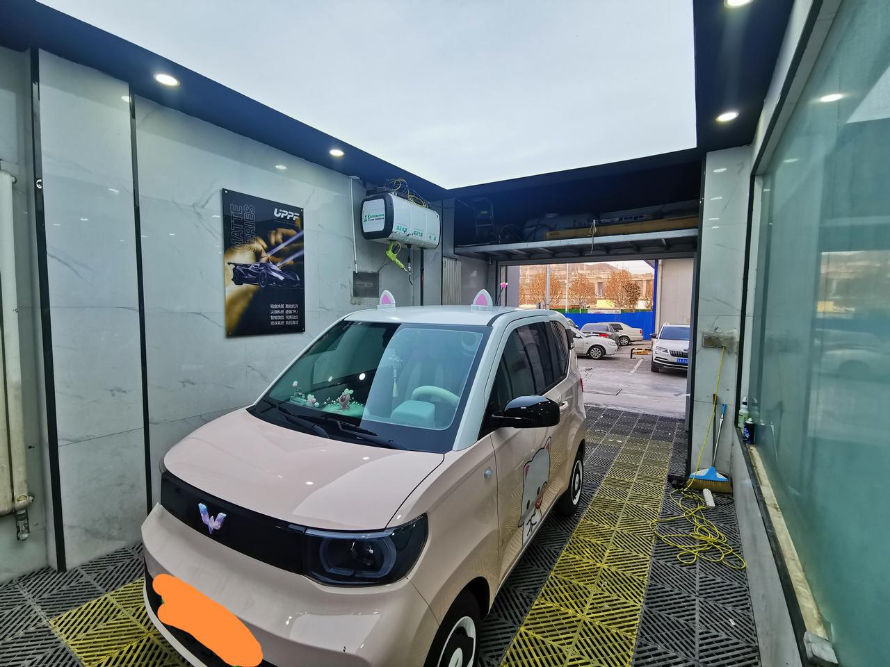 五菱mini马卡龙白桃粉改白粉拼色_五菱宏光miniev车友圈_懂车帝