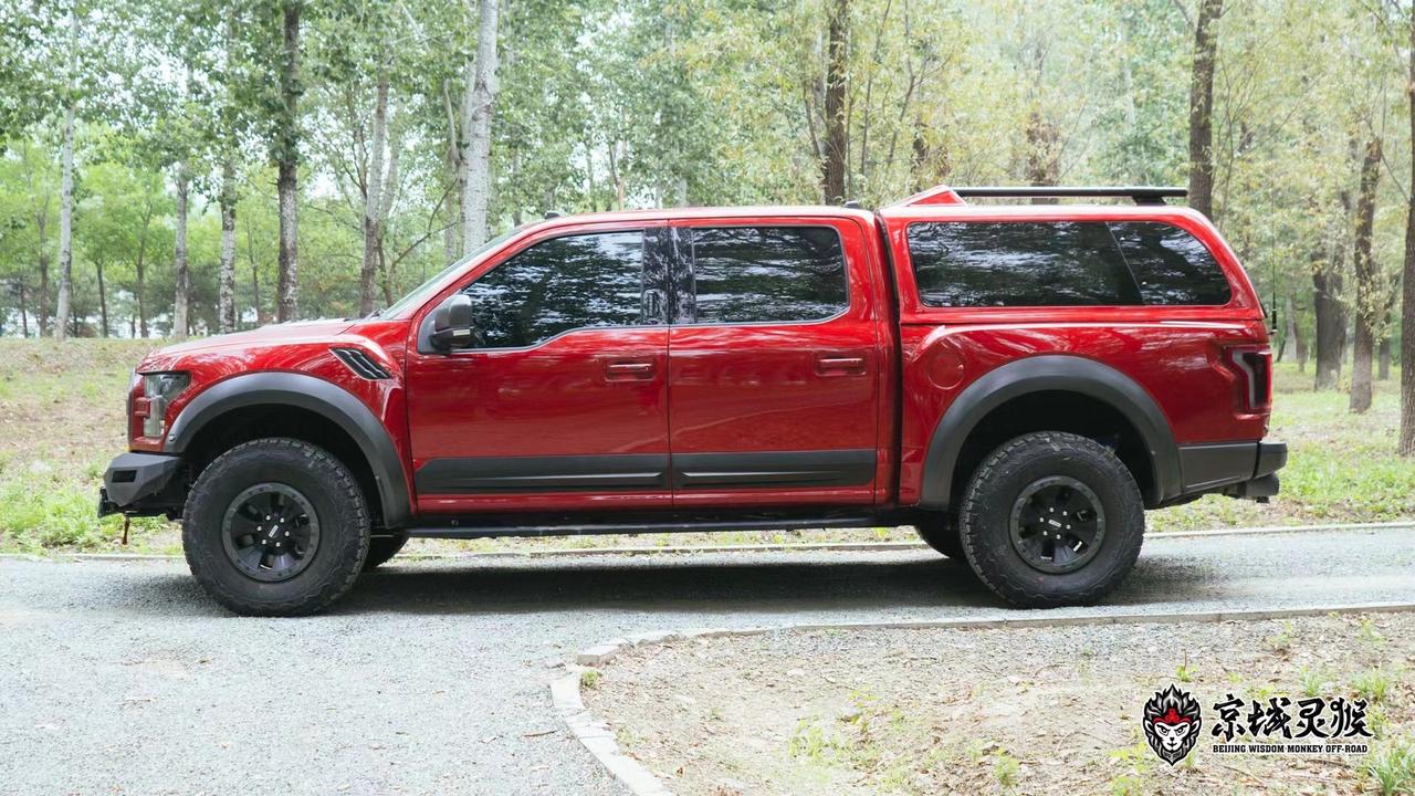 福特新猛禽宝石红经典掠夺者外观,旅行版穿越案例分享,前竞技杠
