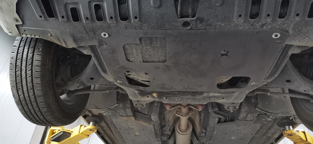 喷个底盘装甲,巡车大队长aslm1996逸动车主·车龄1年自带的发动机那块