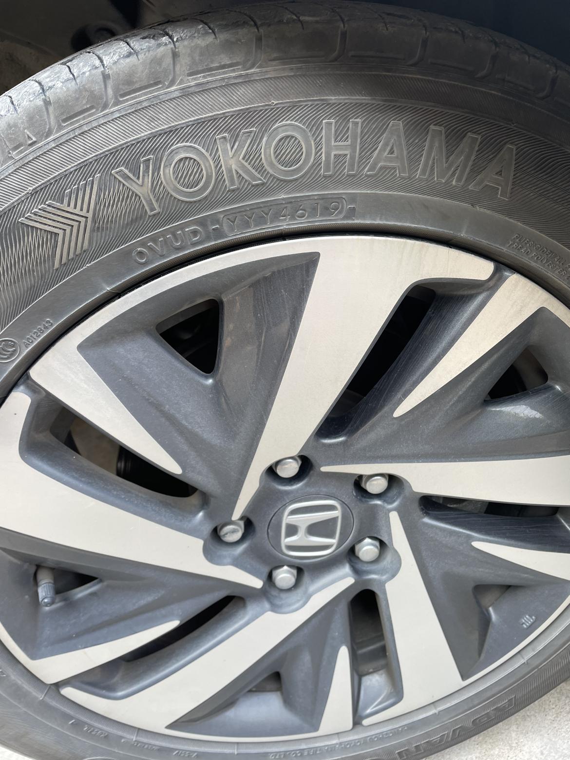 19款凌派领先版优科豪马轮胎掉皮