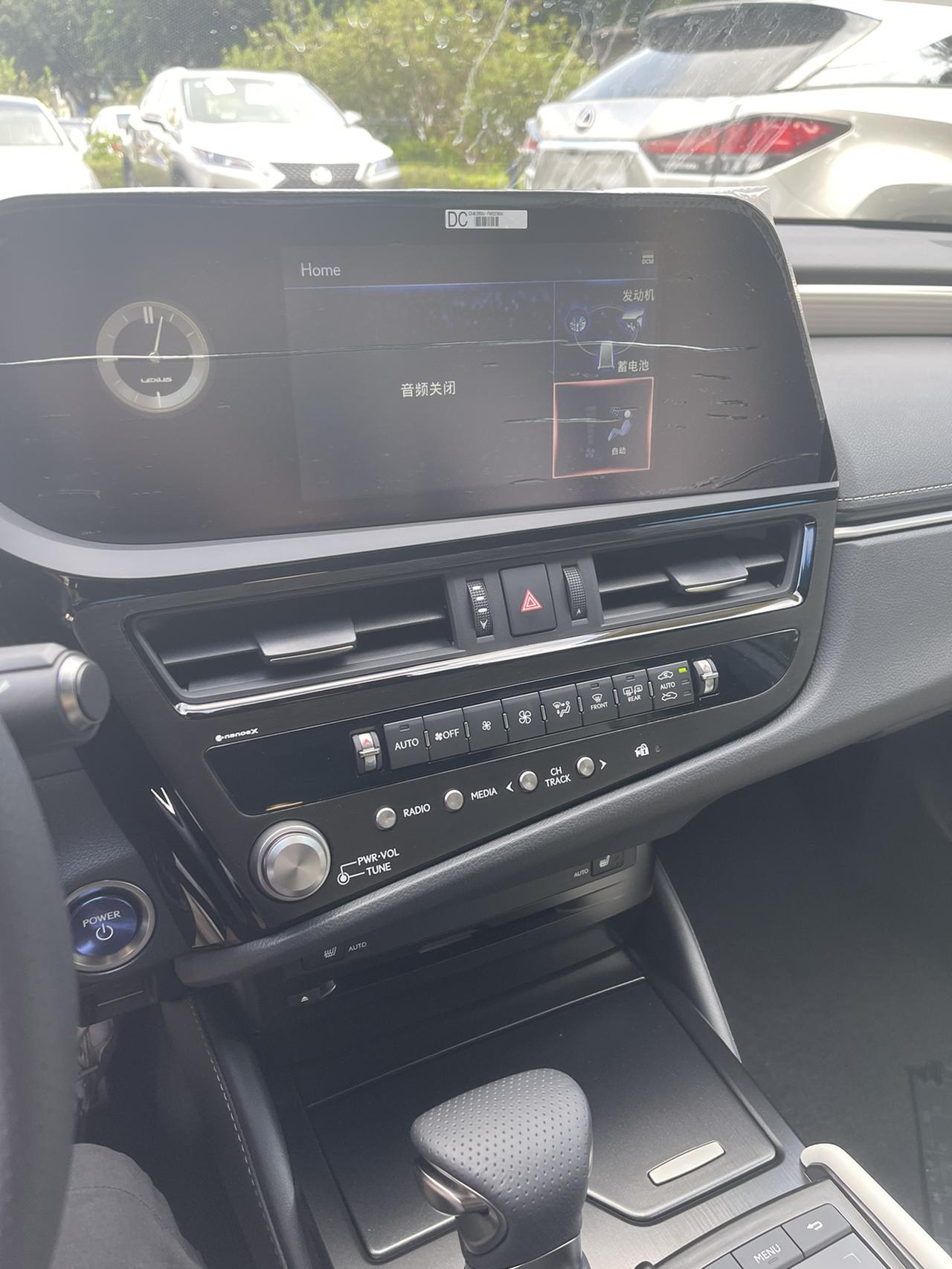 新款300f晶亮白熊猫黑白内饰到店了_雷克萨斯es车友圈_懂车帝