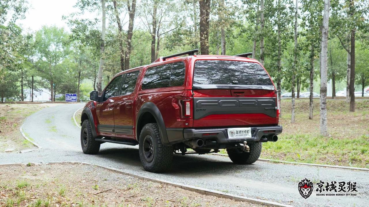 福特新猛禽宝石红经典掠夺者外观,旅行版穿越案例分享,前竞技杠