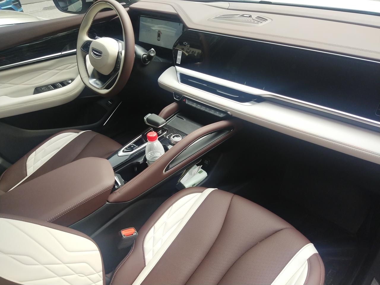 星越l的白棕内饰_星越l车友圈_重庆万州佳运吉利4s店_懂车帝