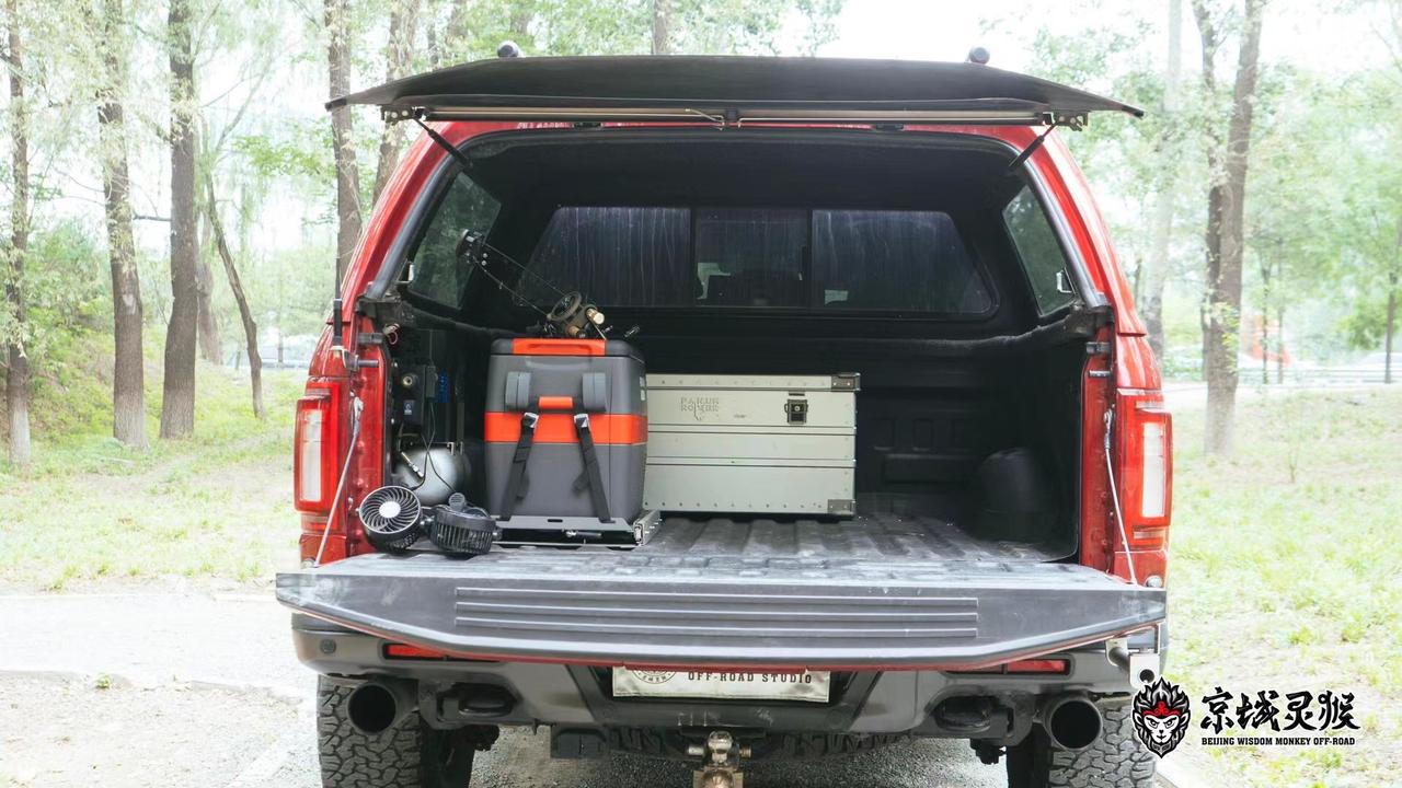 福特新猛禽宝石红经典掠夺者外观,旅行版穿越案例分享,前竞技杠