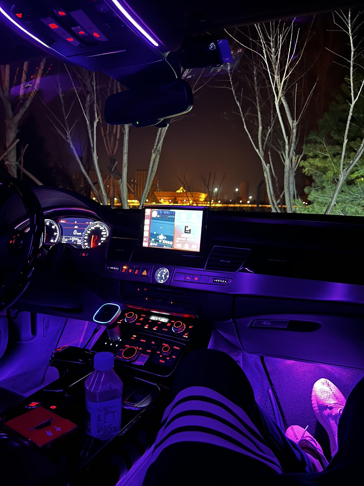 这氛围灯媲美迈巴赫_奥迪a8车友圈_明明99520_懂车帝