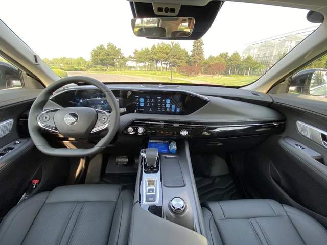 【e汽车】东风风神皓极内饰亮相