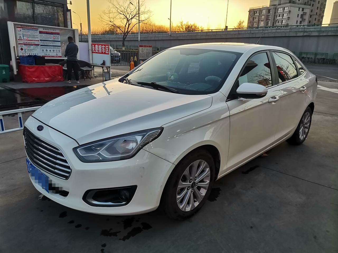 2016年10月15l顶配福特福睿斯