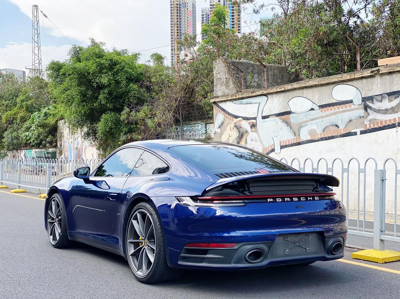 2021款保时捷992 22年上牌 行驶约3万公里龙胆蓝外