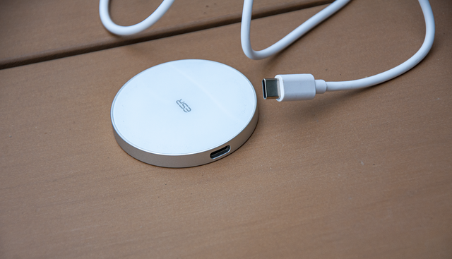 想提升iPhone12充电速度且不伤手机？亿色MagSafe磁吸15W无线充入手不亏！