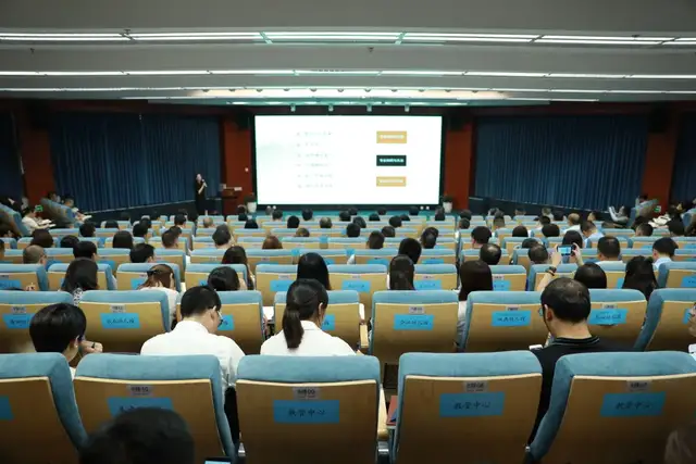 天府中学附属小学 | 听陆枋校长讲述关于校长的故事
