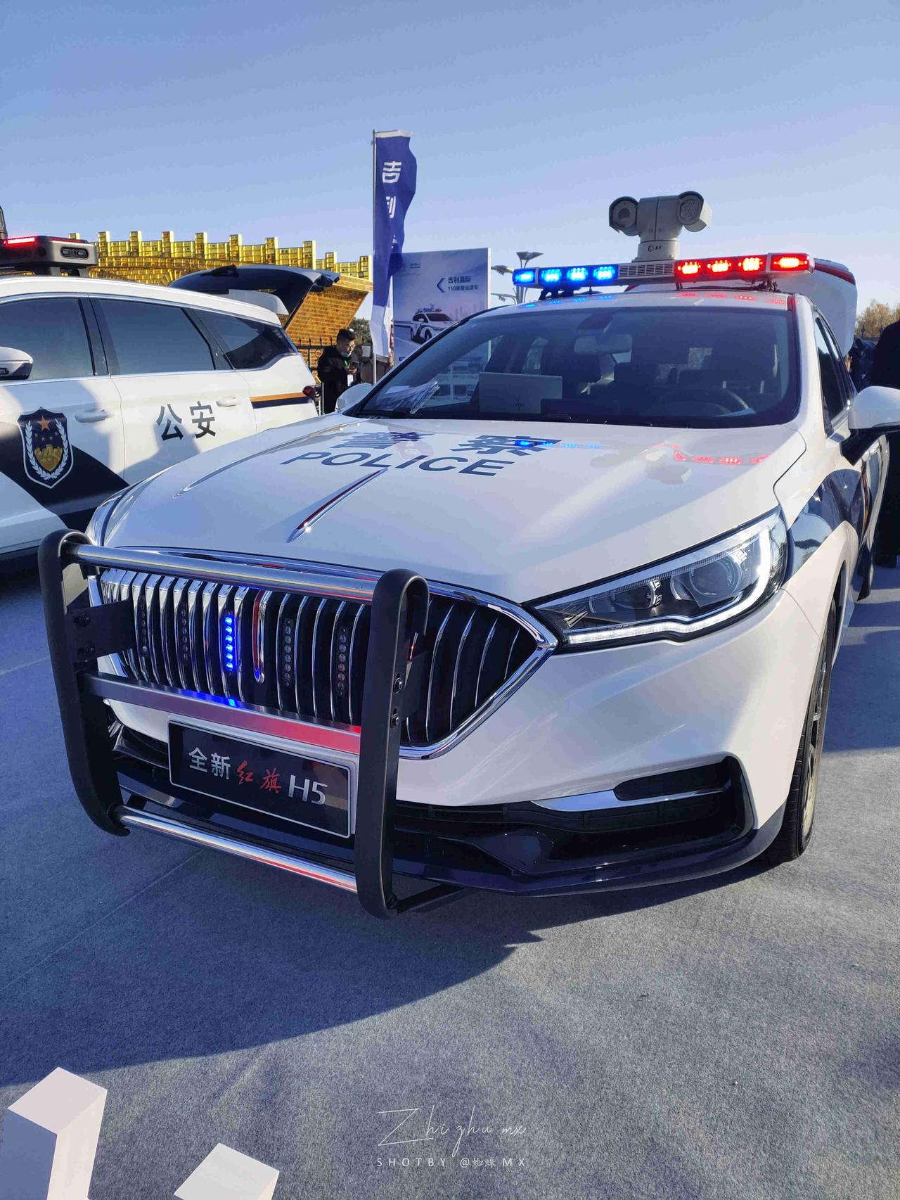 红旗h5警用改装版在警博会上看到一辆红旗h5警用改装版,主
