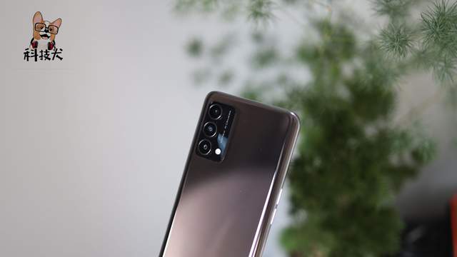 科技犬 1500 00价位段值得买5g手机盘点 红米真我荣耀爱酷