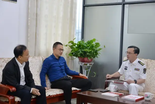 逐梦深蓝，矢志报国——湘潭凤凰中学挂牌海军航空大学优质生源基地