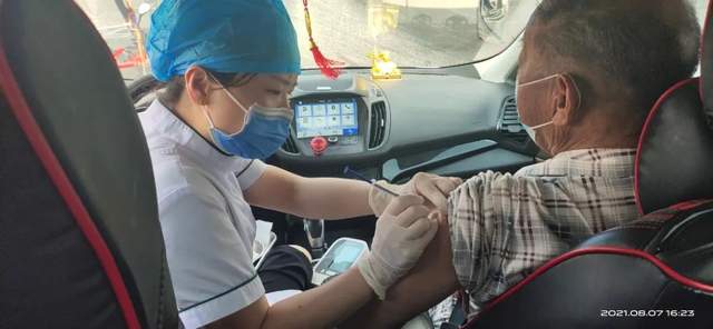 为高龄老人构筑防疫屏障