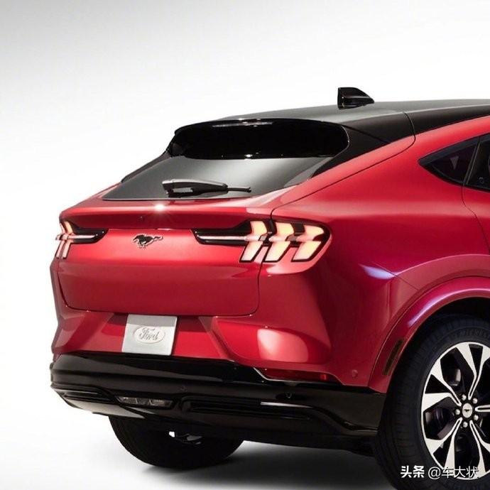 福特的第一款全电动crossover车型mache车型外观设计灵感来自福特野马