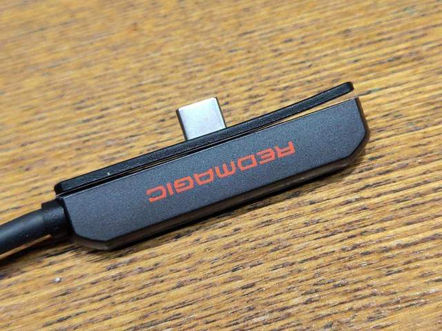 手机一个接口不够用，红魔手机拓展坞来帮你