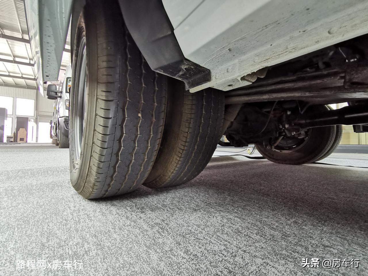 全新发布:景宴新款房车采用最新大通v90底盘打造而成,搭载2