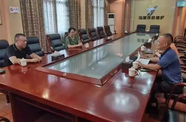 湘潭市住建局“七一”走访慰问老党员和困难党员