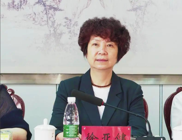 今天，为TA们喝彩！明天，惟奋斗者进！