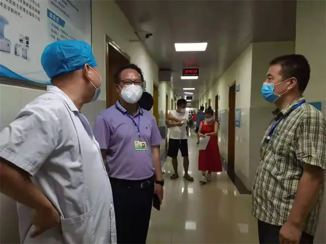 湘潭市中心医院：疫情防控不松懈 高温慰问送清凉