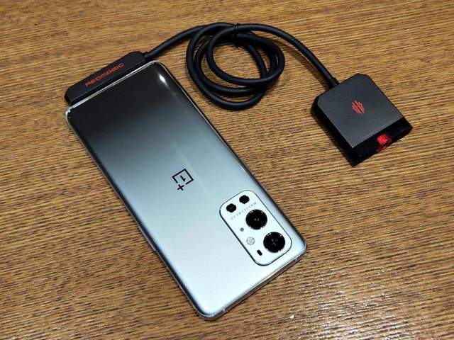 手机一个接口不够用，红魔手机拓展坞来帮你