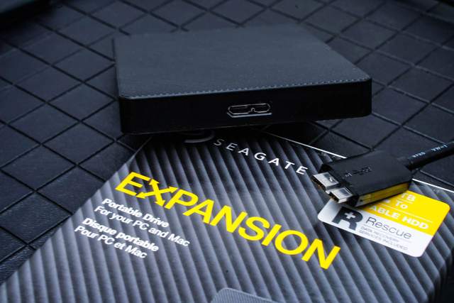 前几天数据丢失，我怕了。赶紧入手了希捷新睿翼移动硬盘