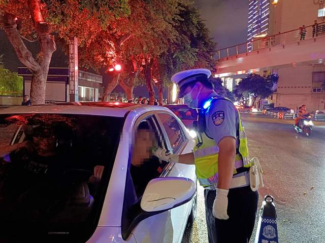 成都简阳中秋节前严查酒驾醉驾让团圆更安全