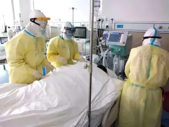 坚守医者初心 不负白衣使命 湘潭县人民医院组织观看电影《中国医生》