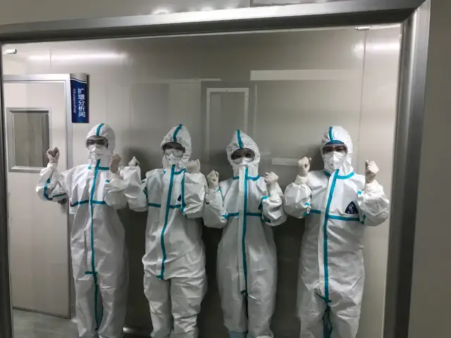 人医检验人，一群行走在刀尖上的防疫尖兵