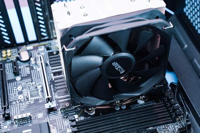 风冷未必不如水冷，超频3东海K4000表示：11代也拿捏