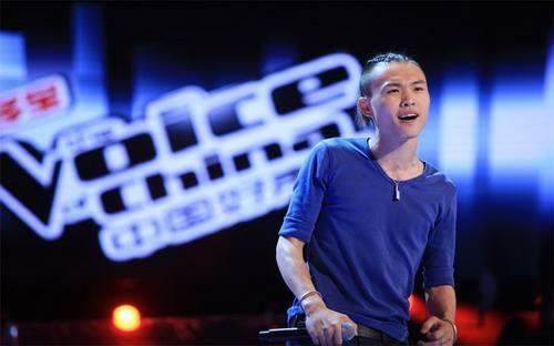 八卦手册他因为好声音一战成名,人气一时无两,现婚后胖若两人 - 趣味