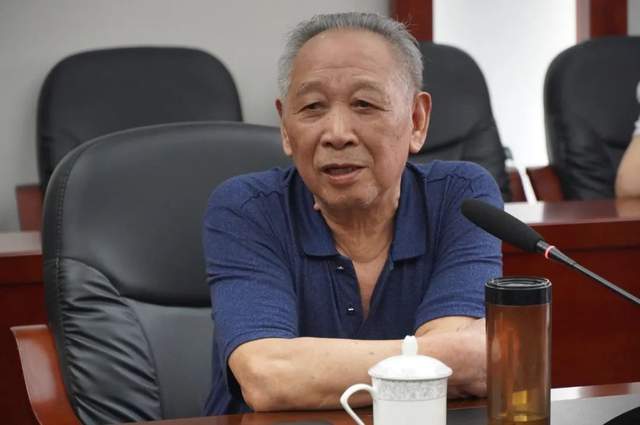 迎“七一”湘潭市救助站全体党员 重温入党誓词