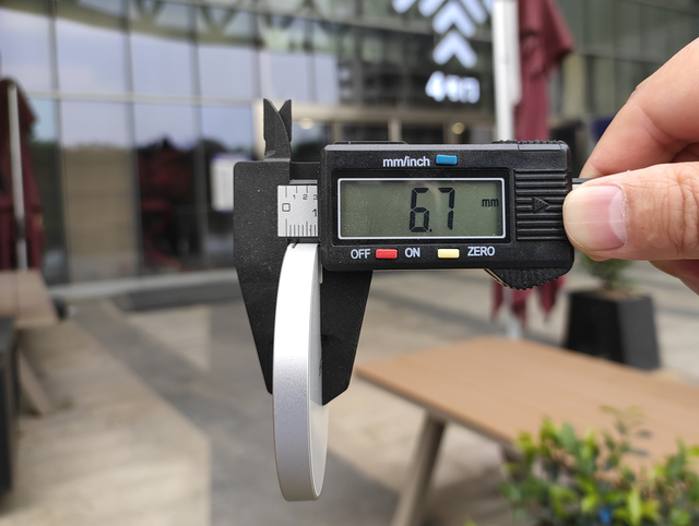 想提升iPhone12充电速度且不伤手机？亿色MagSafe磁吸15W无线充入手不亏！