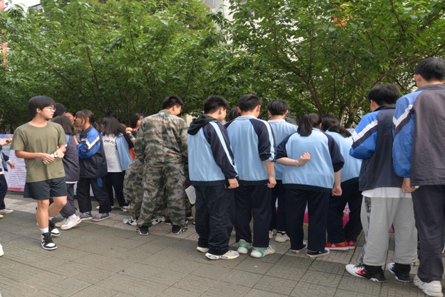 拥抱阳光，守护成长 湘潭凤凰中学开展“525”心理健康教育系列活动