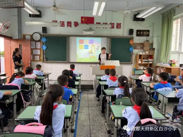 家长进课堂 携手共成长——记天府新区白沙小学家长进课堂主题活动