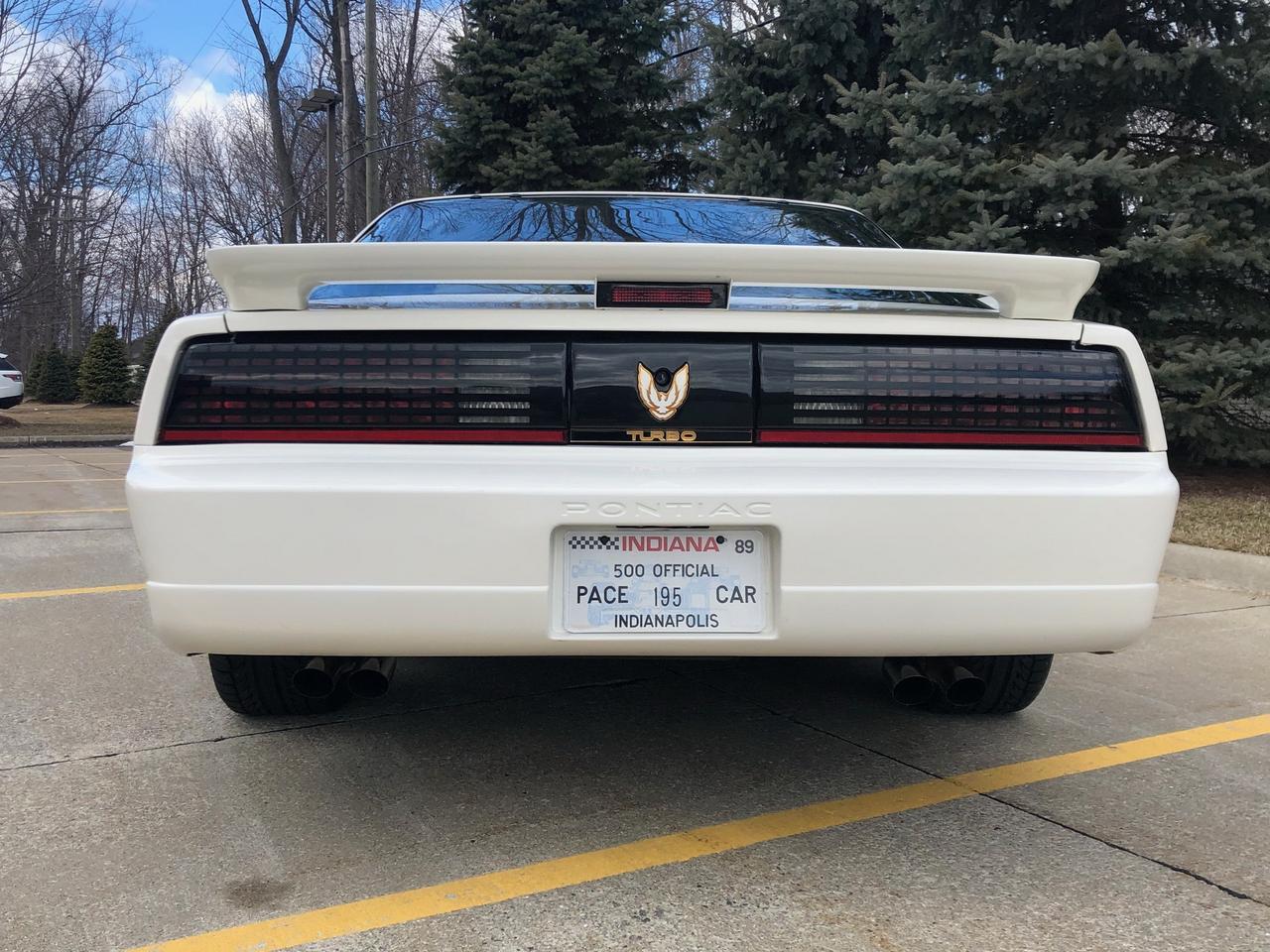 1989款庞蒂亚克trans am turbo特别版,全车搭