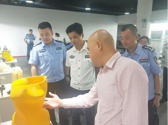 为企业发展助力护航 ——市公安局负责人走访“数造湖南”
