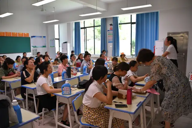 百年荣光沐党恩 不负时代创辉煌——记湘钢一中教育集团2021年上学期期末教职工大会暨民主测评会