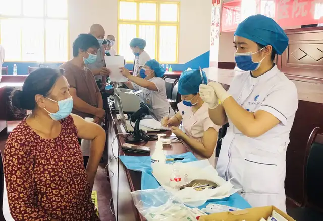 【为民办实事】湘潭县人民医院疫苗移动​接种平台进乡村助推新冠疫苗接种工作