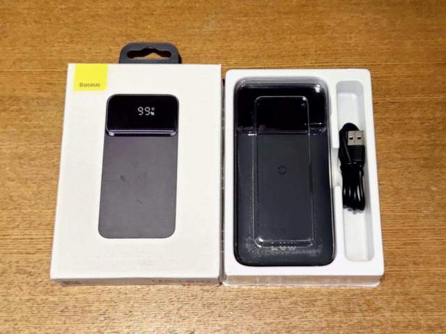 倍思磁吸无线快充移动电源：自带MagSafe，一个同时充仨