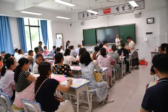 百年荣光沐党恩 不负时代创辉煌——记湘钢一中教育集团2021年上学期期末教职工大会暨民主测评会