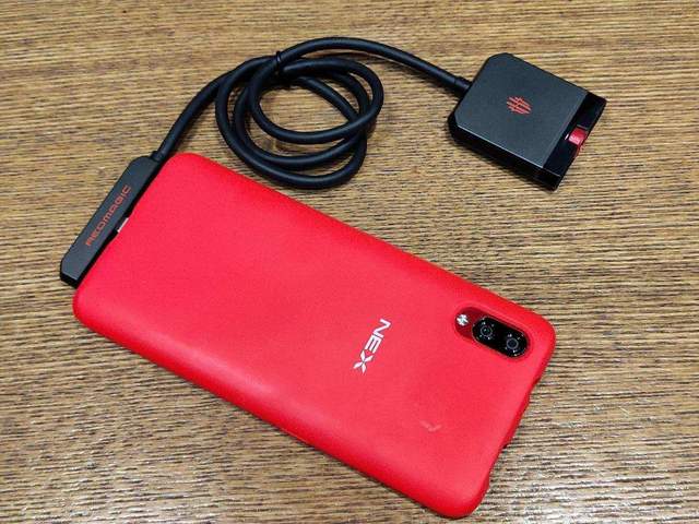 手机一个接口不够用，红魔手机拓展坞来帮你