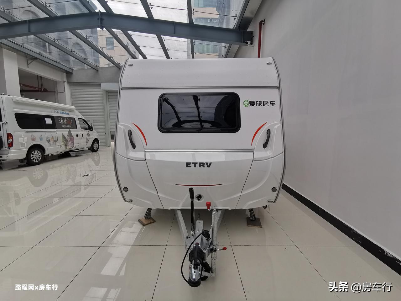 28上海房车展:爱旅380拖挂房车的外形尺寸是5000x